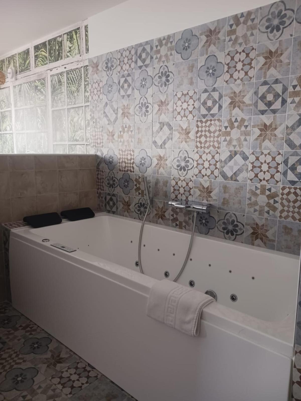 Cotinga Hotell Villars-les-Dombes Eksteriør bilde