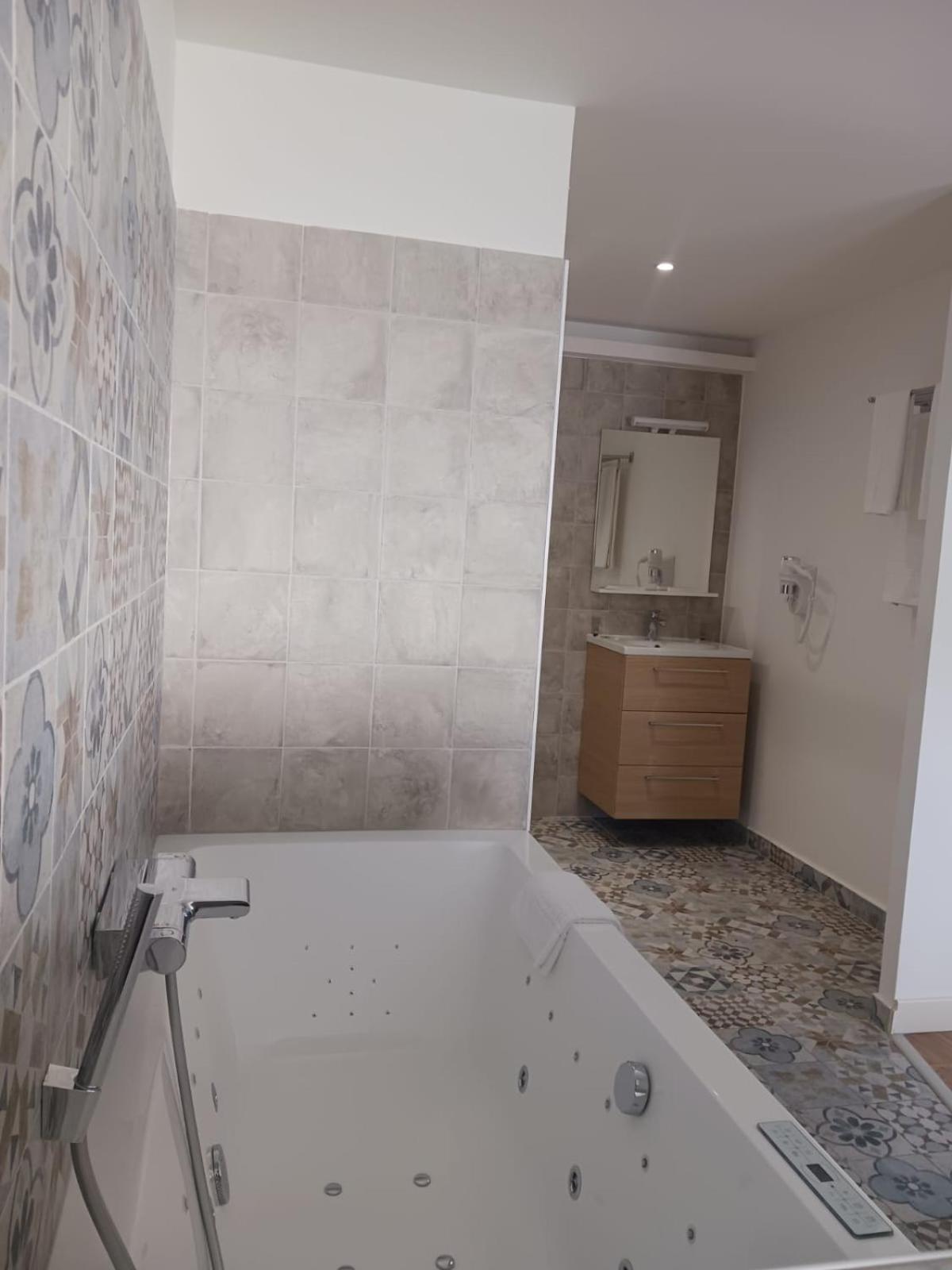 Cotinga Hotell Villars-les-Dombes Eksteriør bilde