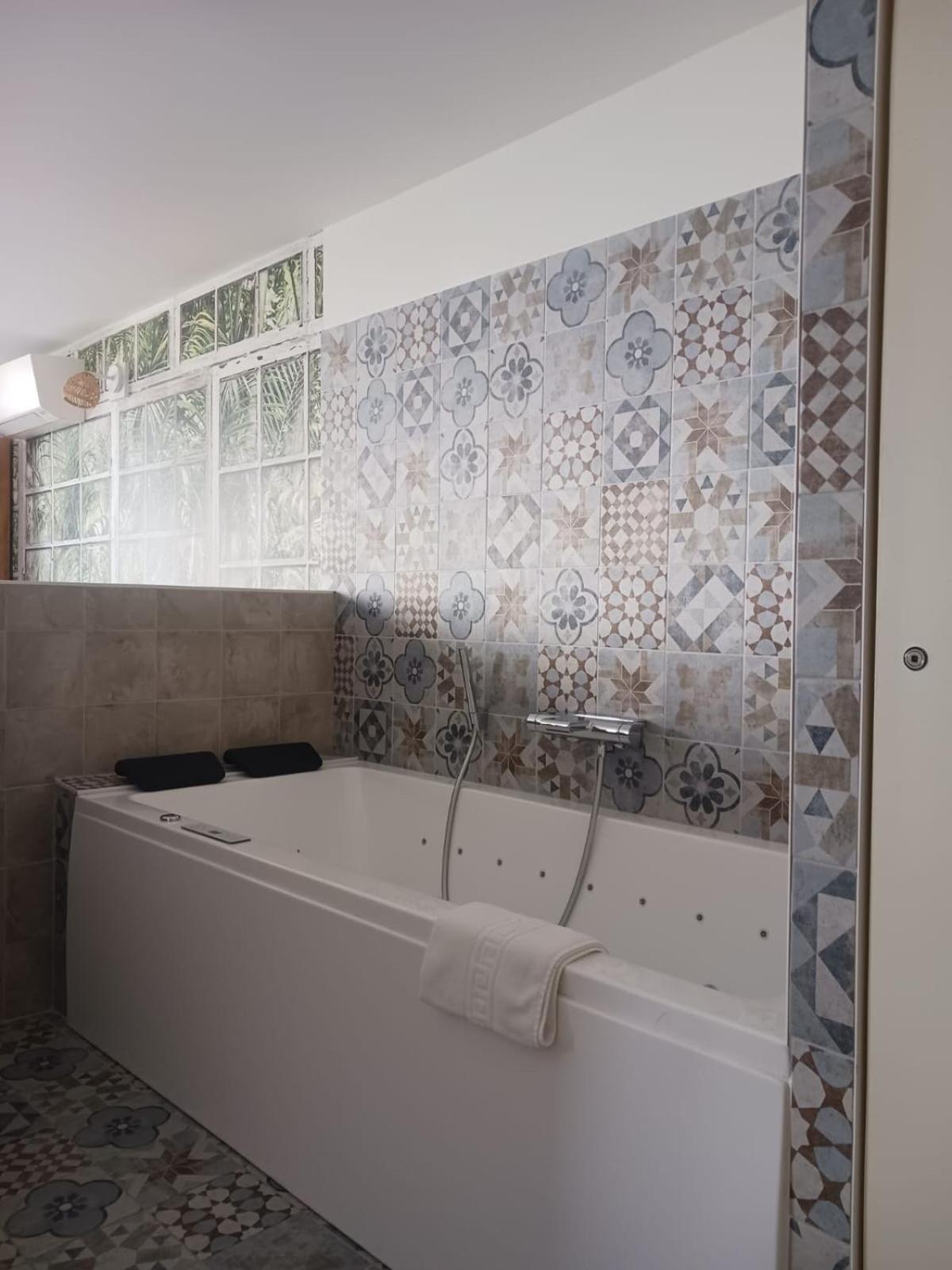 Cotinga Hotell Villars-les-Dombes Eksteriør bilde